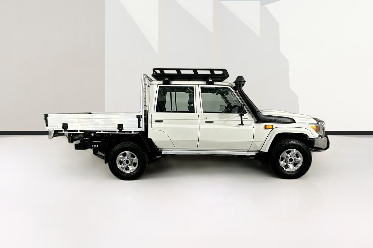 Vehicle photo 9