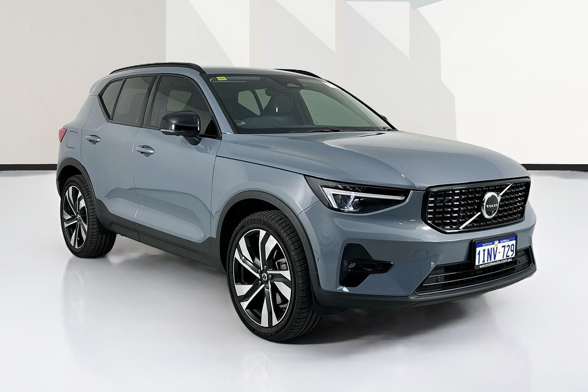 2023 Volvo XC40 ULTIMATE B5 DARK MHEV