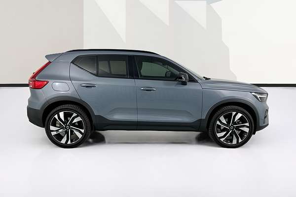 2023 Volvo XC40 ULTIMATE B5 DARK MHEV 536 MY23B