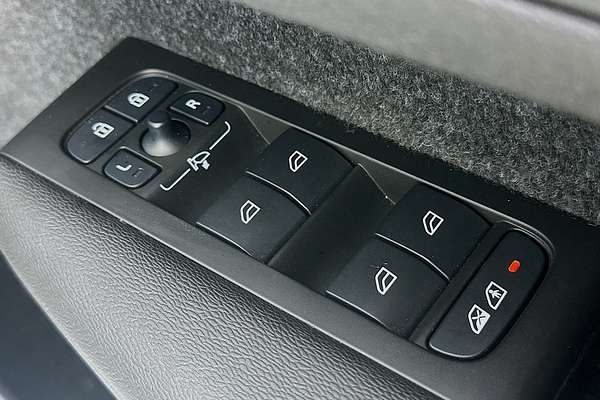 2023 Volvo XC40 ULTIMATE B5 DARK MHEV 536 MY23B