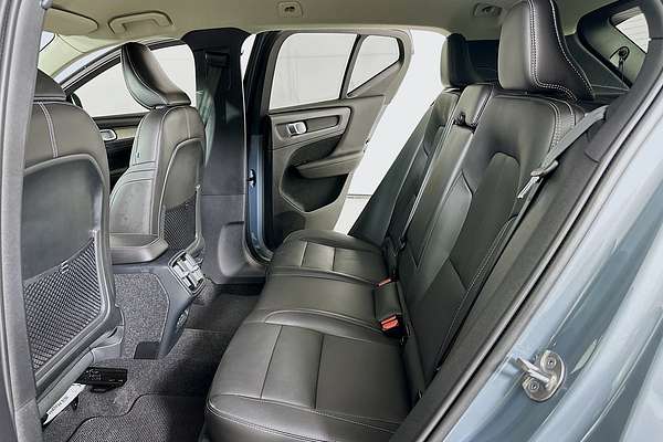 2023 Volvo XC40 ULTIMATE B5 DARK MHEV 536 MY23B