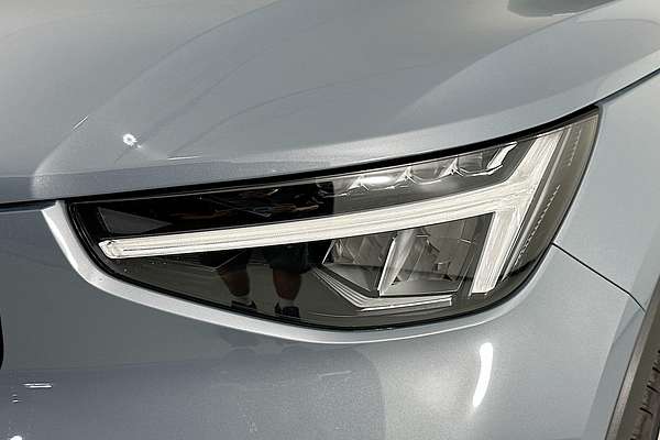 2023 Volvo XC40 ULTIMATE B5 DARK MHEV 536 MY23B