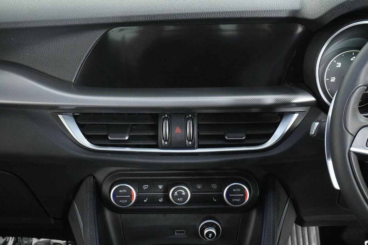 2019 Alfa Romeo Stelvio 949