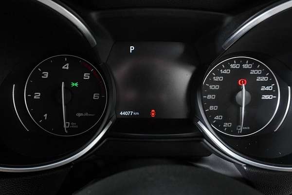 2019 Alfa Romeo Stelvio 949