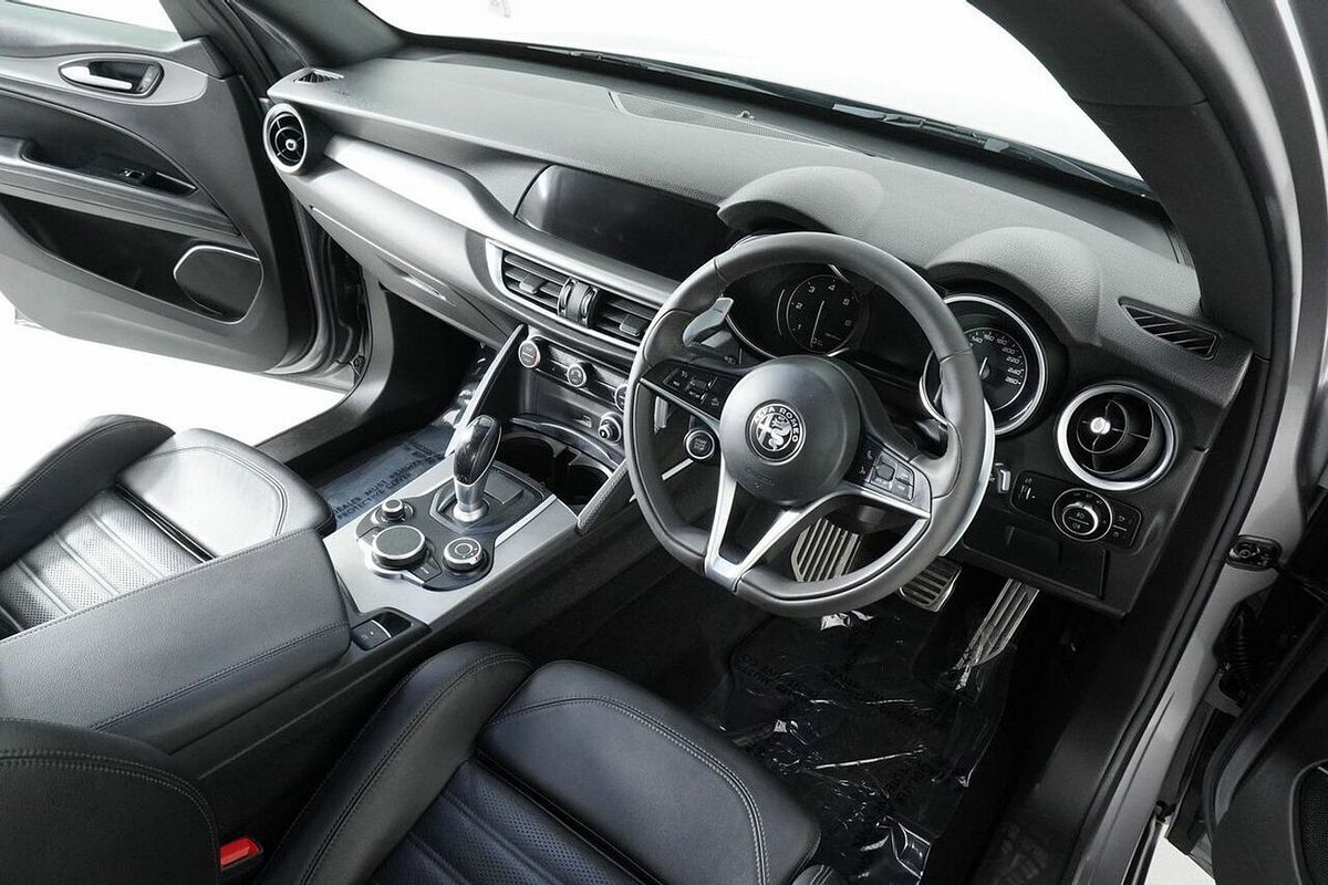2019 Alfa Romeo Stelvio 949