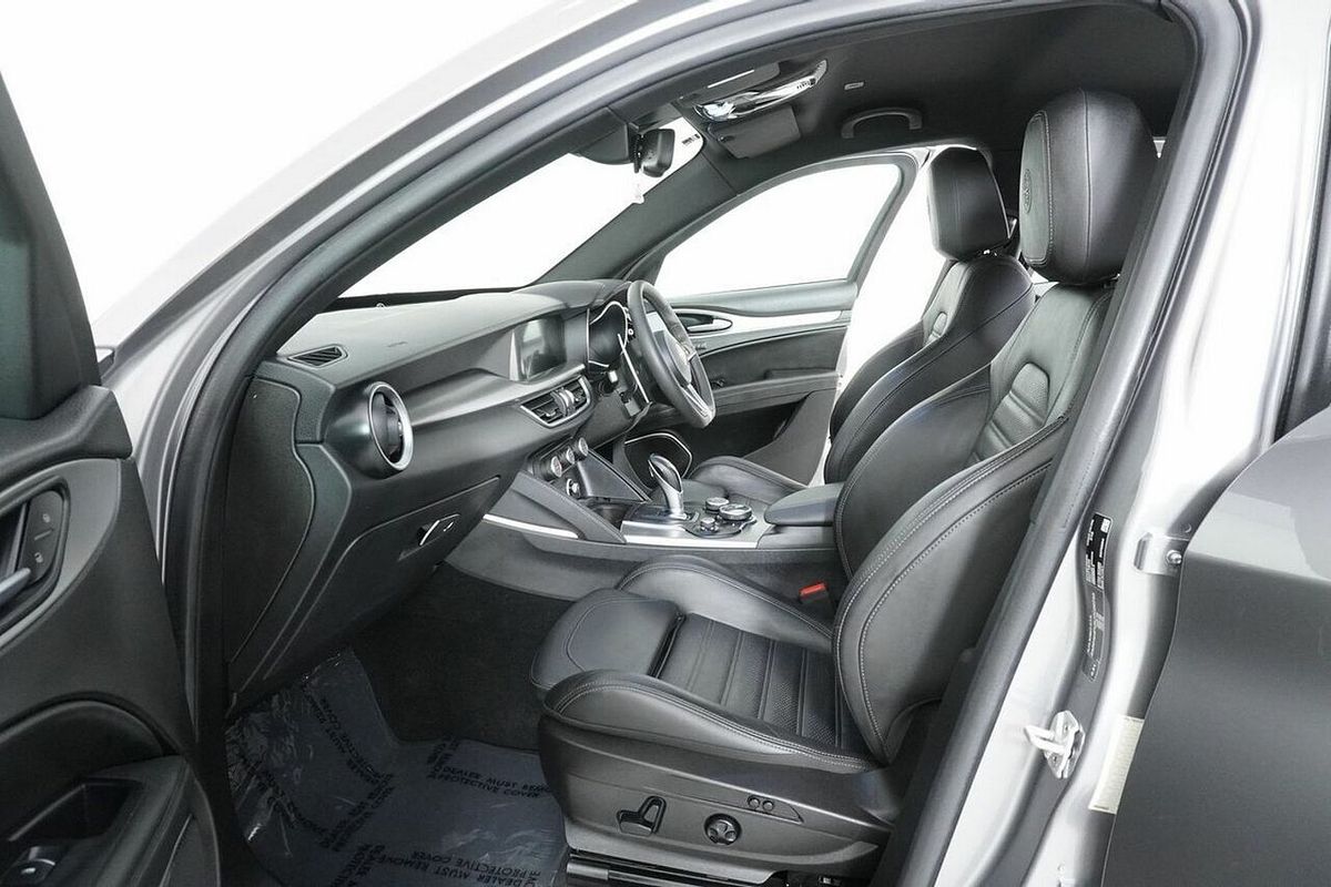 2019 Alfa Romeo Stelvio 949