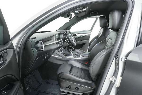 2019 Alfa Romeo Stelvio 949