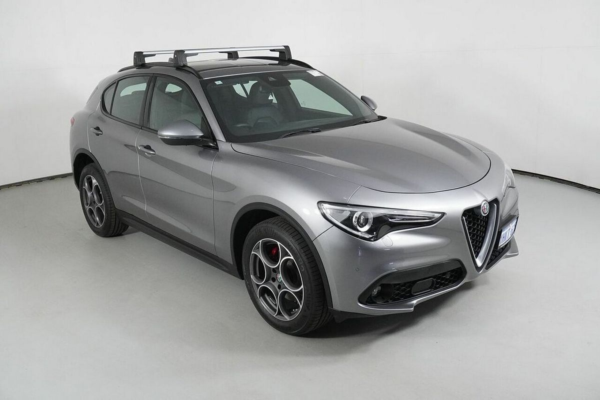 2019 Alfa Romeo Stelvio 949