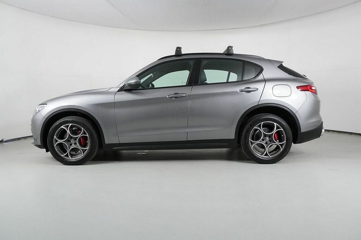 2019 Alfa Romeo Stelvio 949