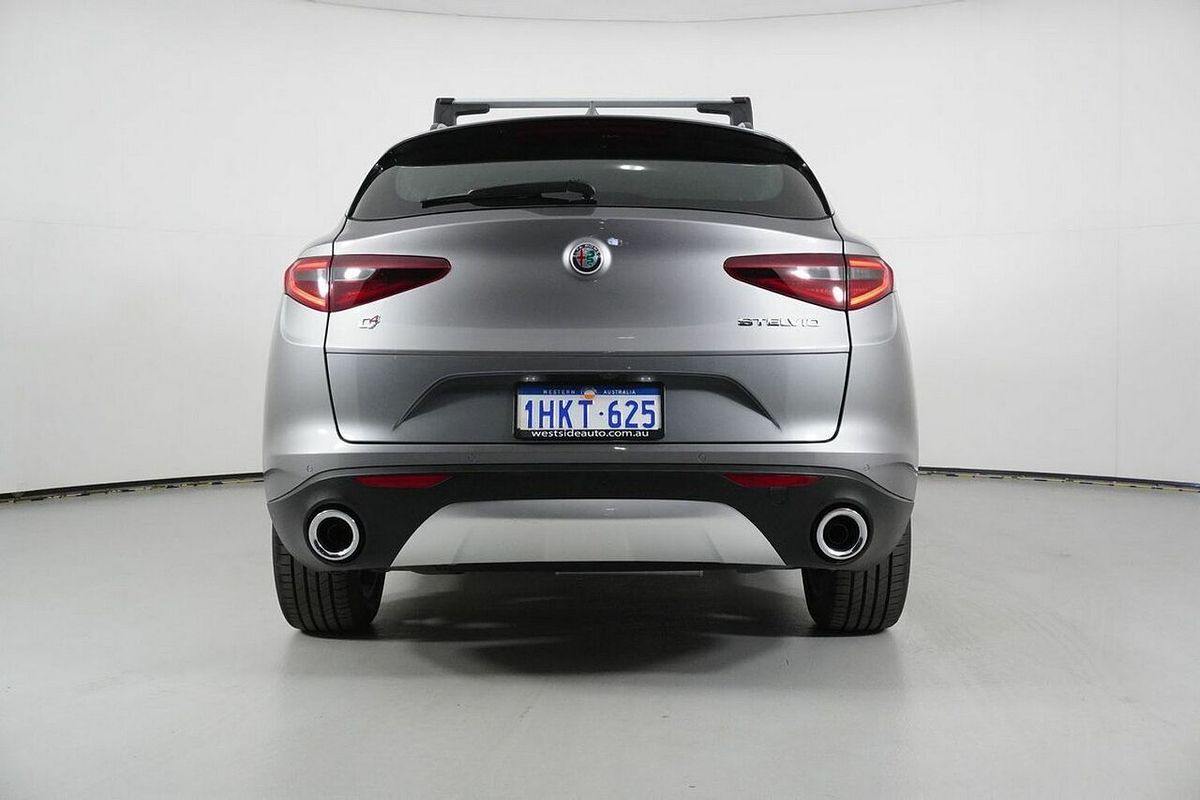 2019 Alfa Romeo Stelvio 949