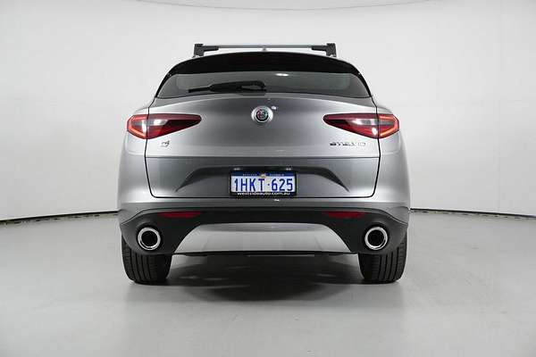 2019 Alfa Romeo Stelvio 949