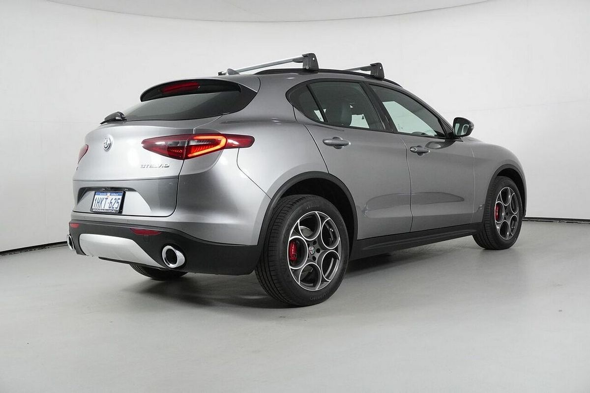 2019 Alfa Romeo Stelvio 949