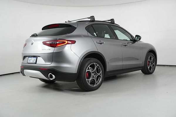 2019 Alfa Romeo Stelvio 949