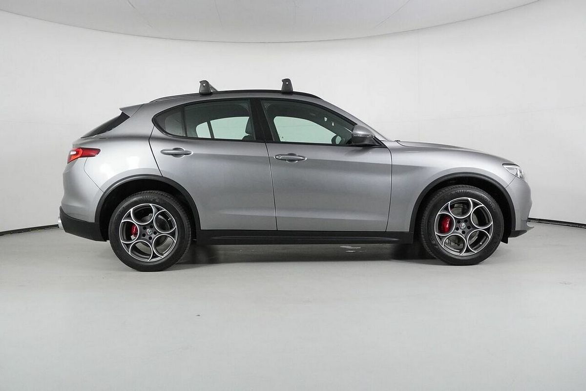 2019 Alfa Romeo Stelvio 949