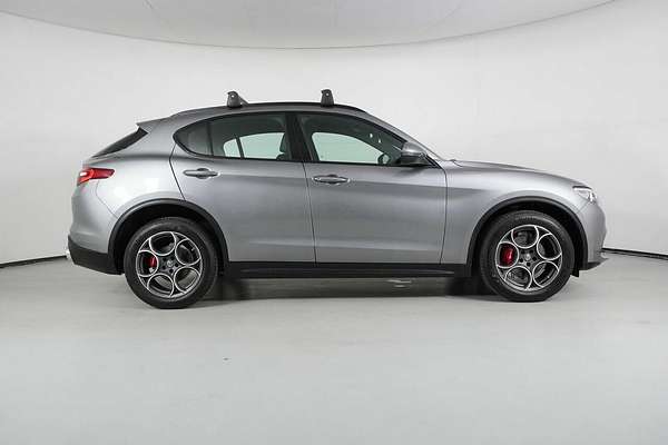 2019 Alfa Romeo Stelvio 949