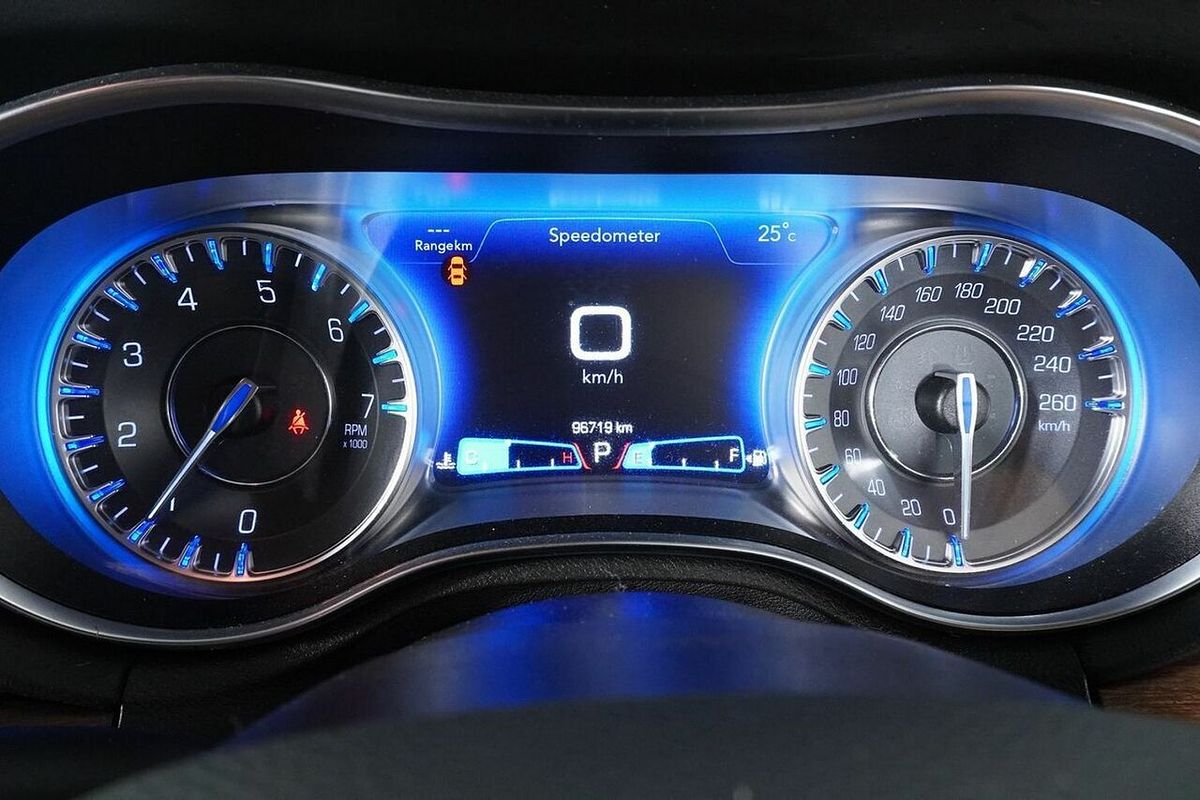 2020 Chrysler 300 C Luxury MY20