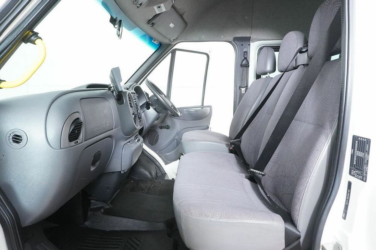 2005 Ford Transit 12 Seat VJ