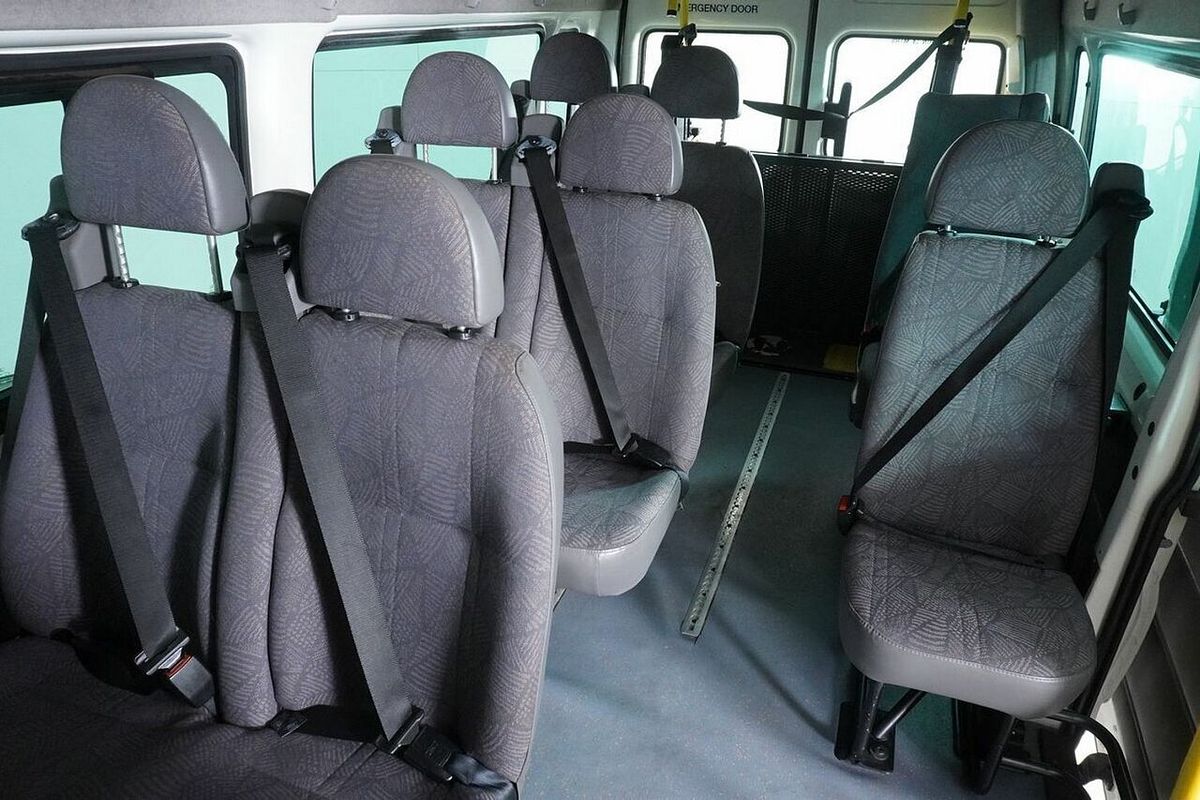 2005 Ford Transit 12 Seat VJ