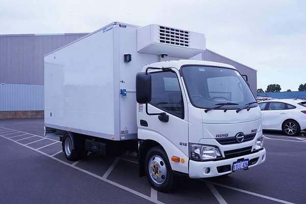 2020 Hino 616 3 PALLET REFRIGERATED/FREEZER IFS