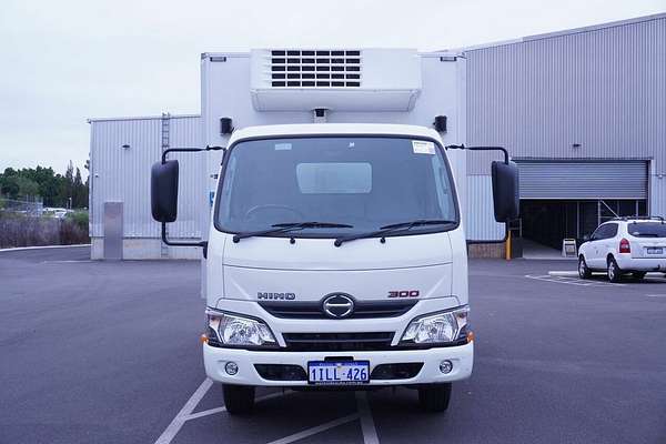 2020 Hino 616 3 PALLET REFRIGERATED/FREEZER IFS