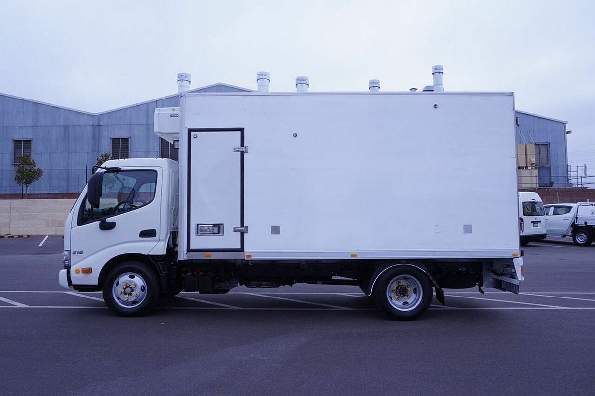 2020 Hino 616 3 PALLET REFRIGERATED/FREEZER IFS