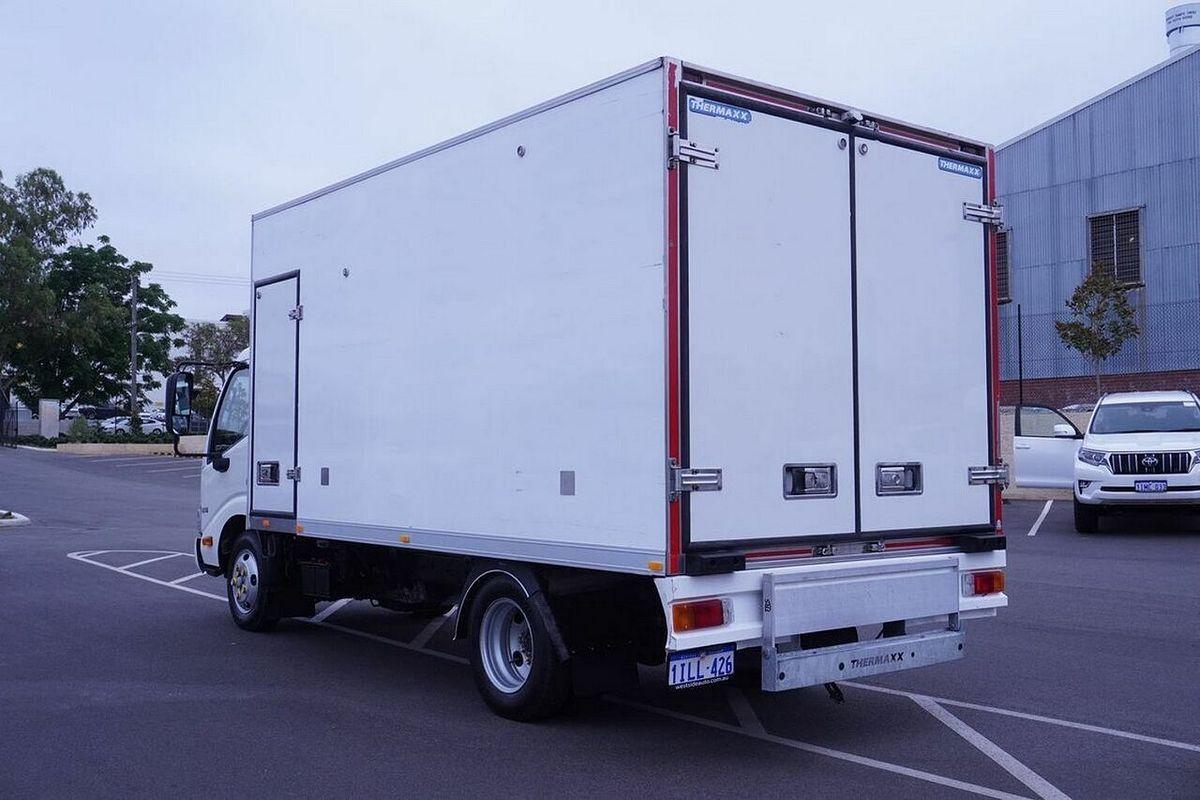 2020 Hino 616 3 PALLET REFRIGERATED/FREEZER IFS