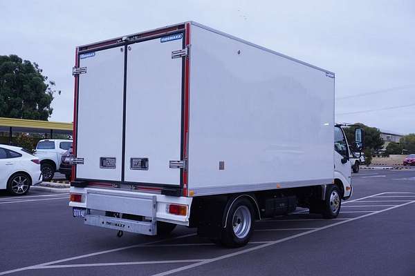 2020 Hino 616 3 PALLET REFRIGERATED/FREEZER IFS