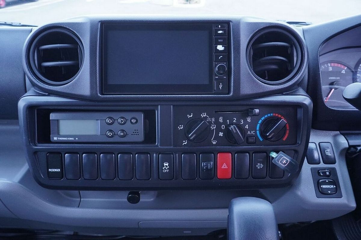 2020 Hino 616 3 PALLET REFRIGERATED/FREEZER IFS