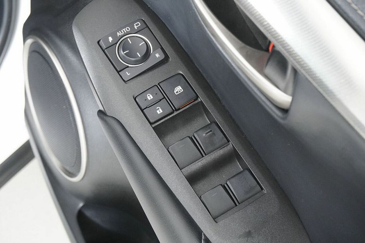 2016 Lexus NX200T Luxury (FWD) AGZ10R