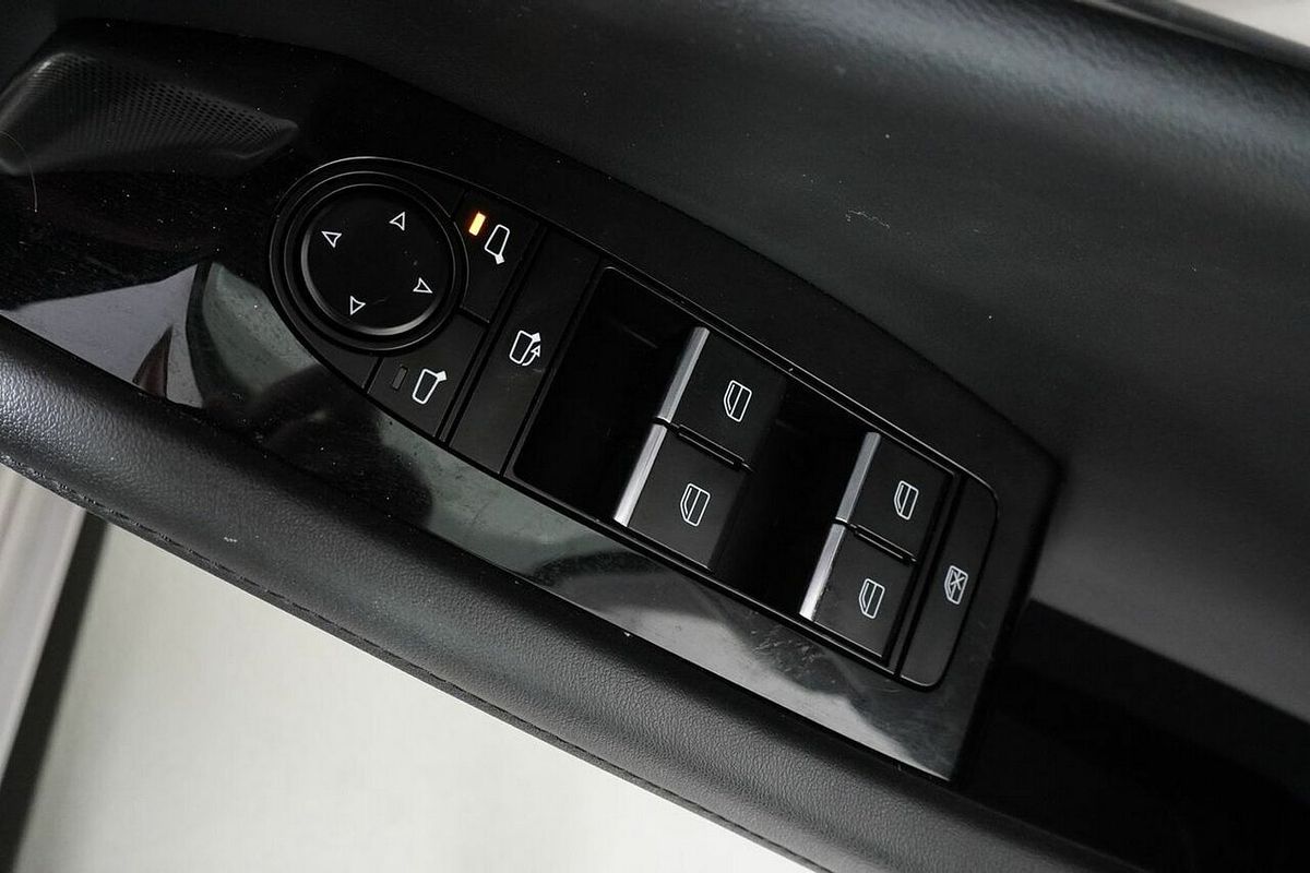 2023 Mazda 3 G25 Astina 300P