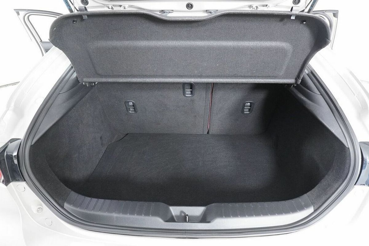 2023 Mazda 3 G25 Astina 300P