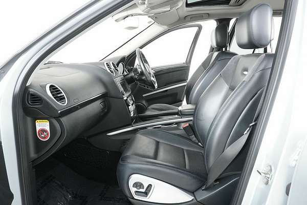 2010 Mercedes-Benz ML63 AMG 4x4 W164 09 Upgrade