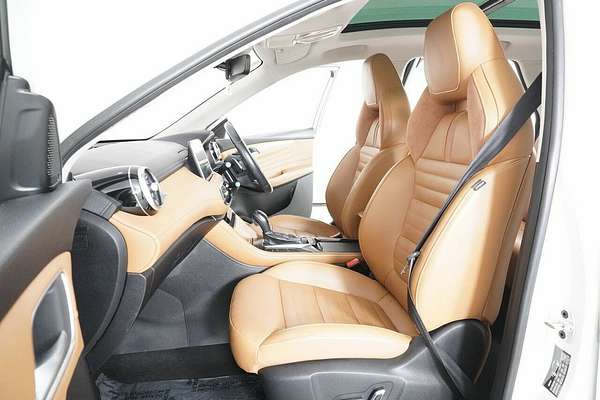 2022 MG HS Essence SAS23 MY22