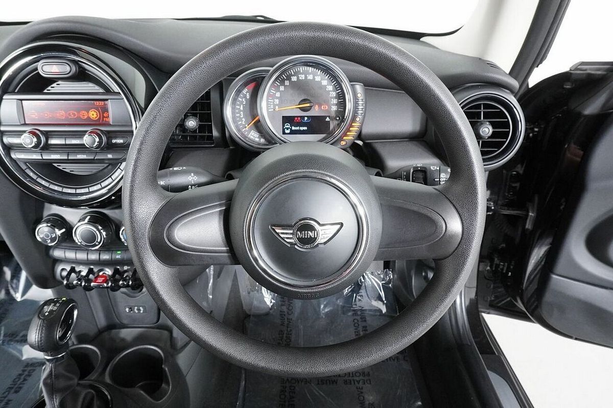 2017 MINI One F56