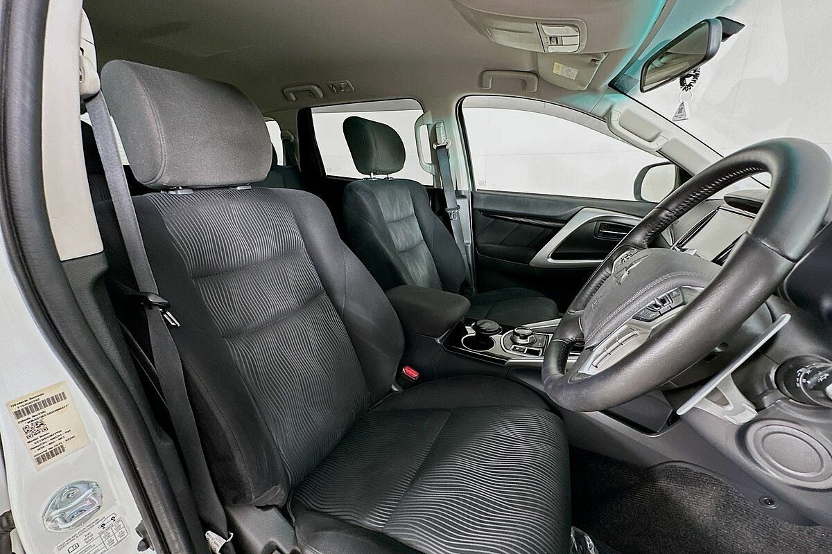 2015 Mitsubishi Pajero Sport GLX (4x4) QE