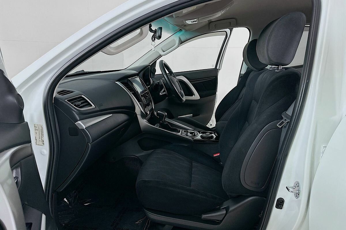 2015 Mitsubishi Pajero Sport GLX (4x4) QE