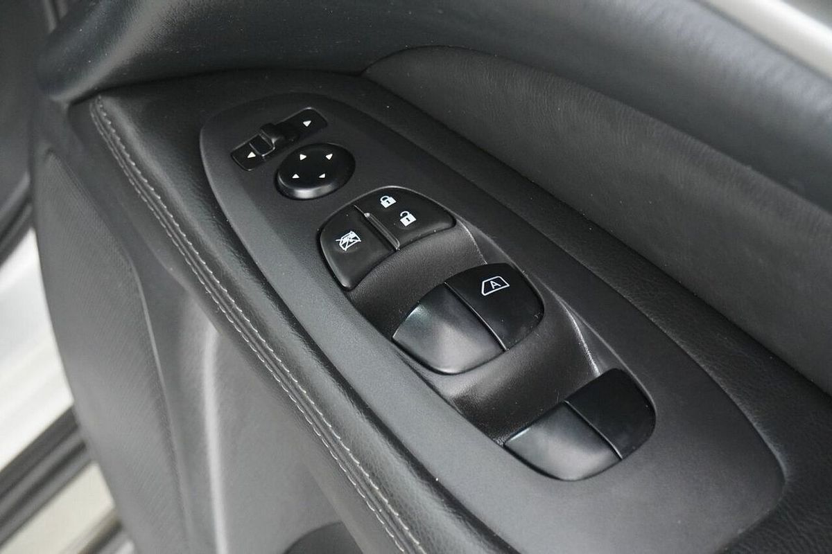 2015 Nissan Pathfinder ST-L (4x4) R52
