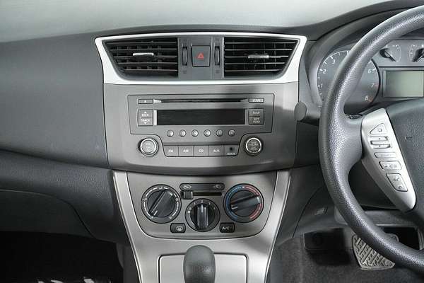 2013 Nissan Pulsar ST B17