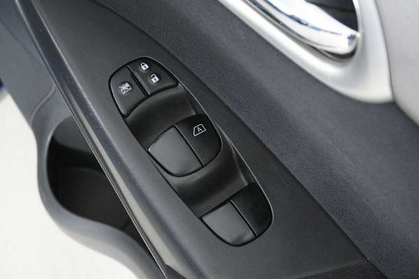 2013 Nissan Pulsar ST B17