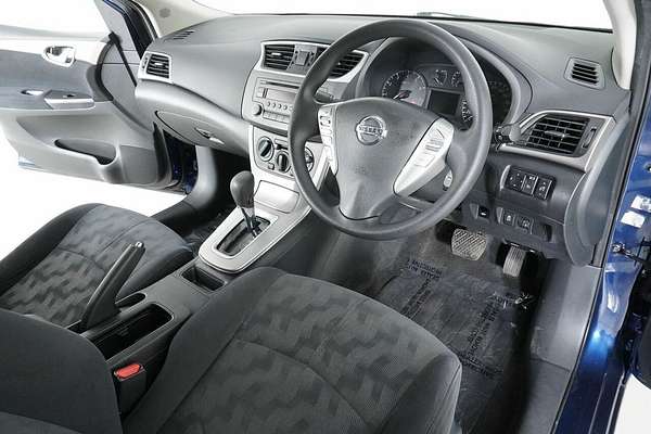 2013 Nissan Pulsar ST B17