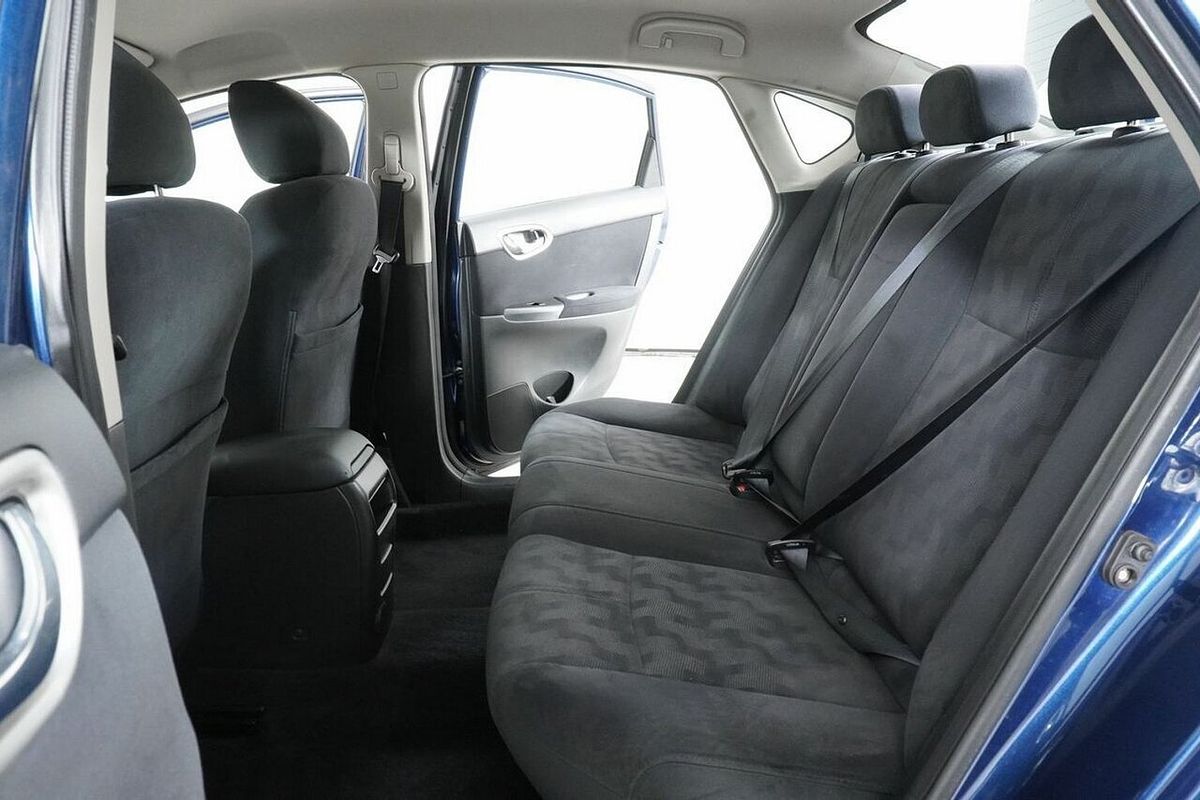2013 Nissan Pulsar ST B17