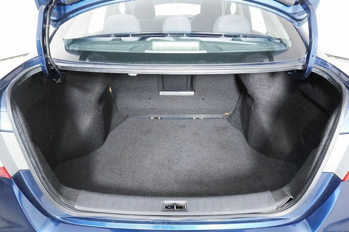 2013 Nissan Pulsar ST B17