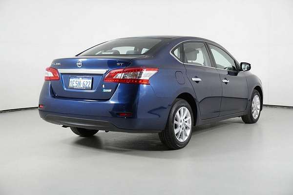 2013 Nissan Pulsar ST B17