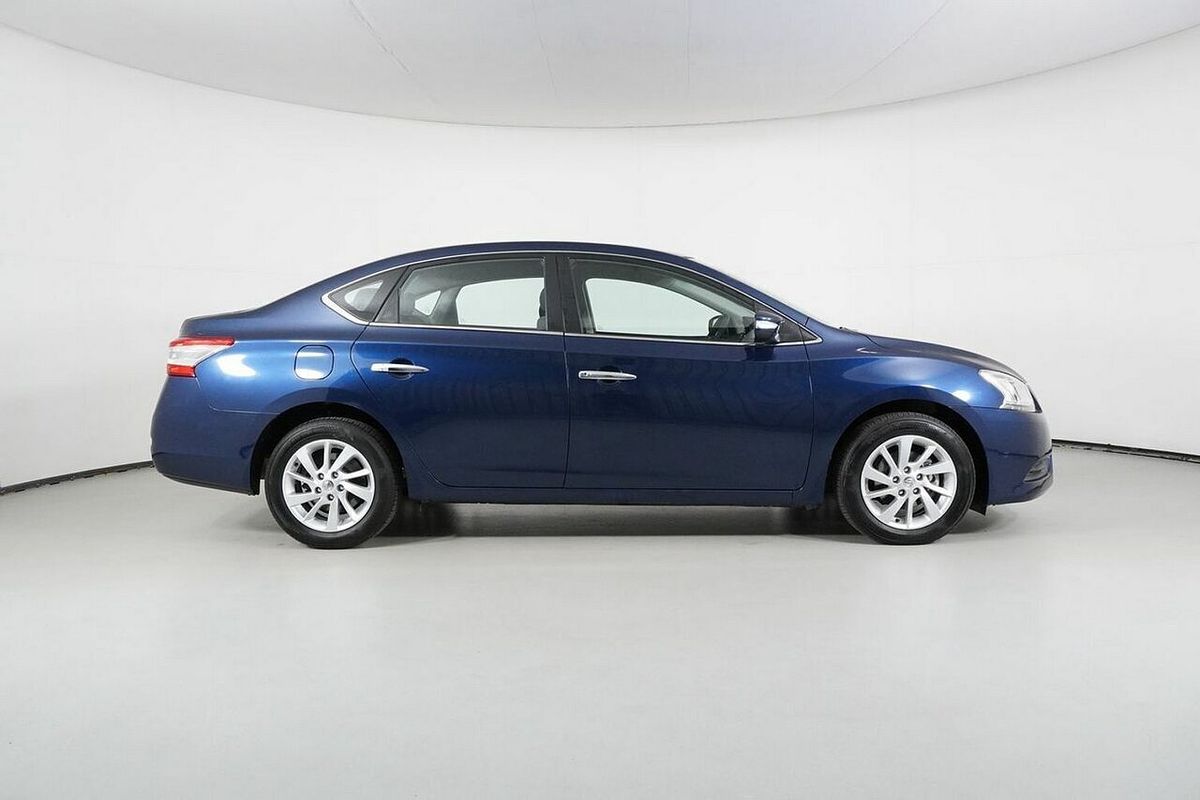 2013 Nissan Pulsar ST B17