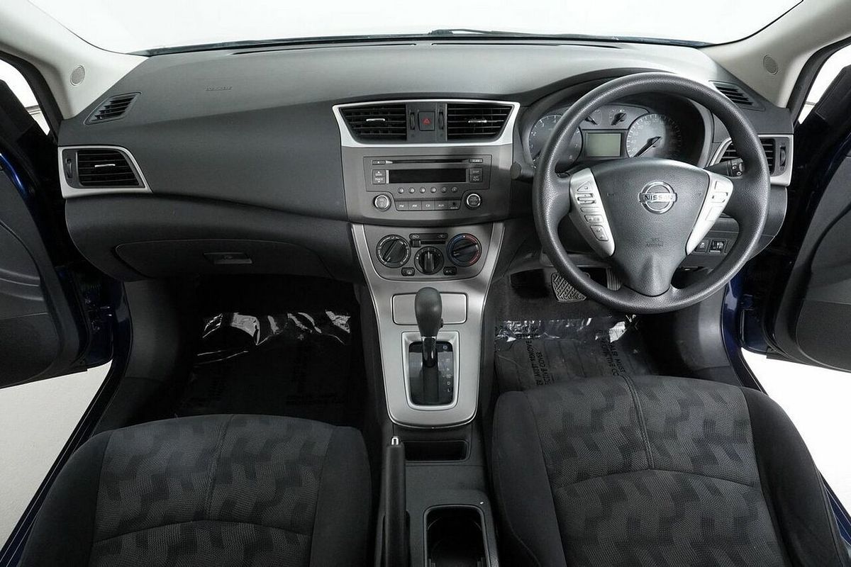 2013 Nissan Pulsar ST B17