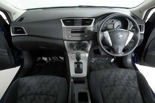 2013 Nissan Pulsar ST B17