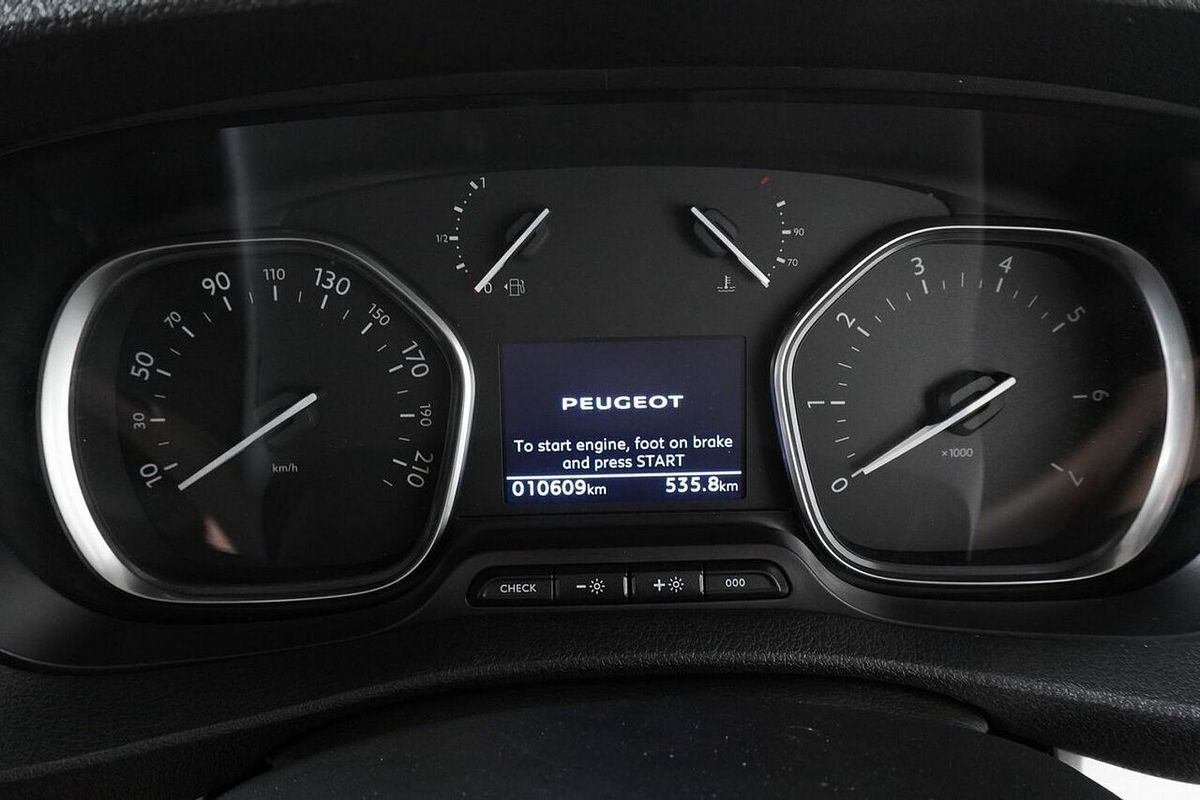 2023 Peugeot Expert PRO Short KO MY23