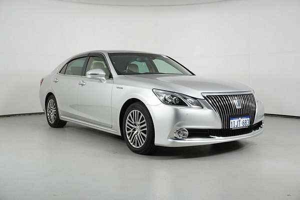 2016 Toyota Crown Majesta GWS214