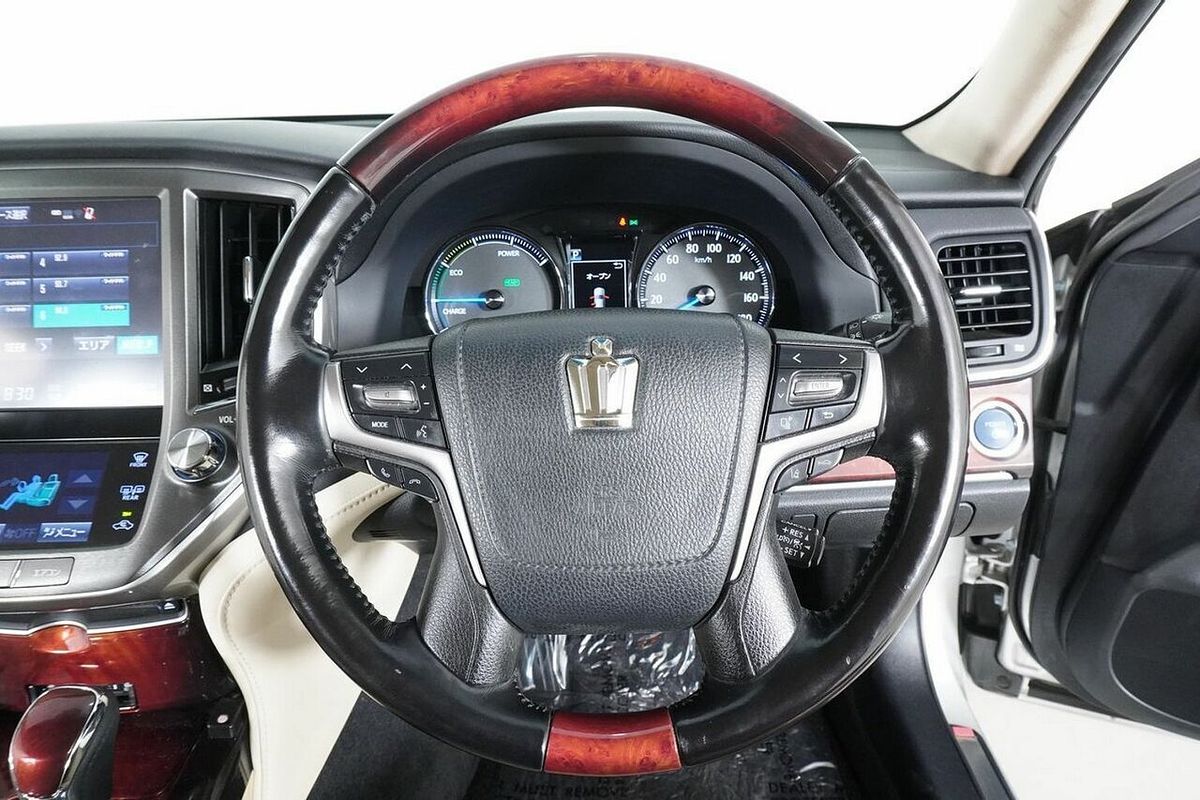 2016 Toyota Crown Majesta GWS214