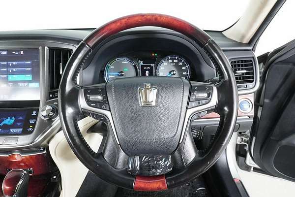 2016 Toyota Crown Majesta GWS214